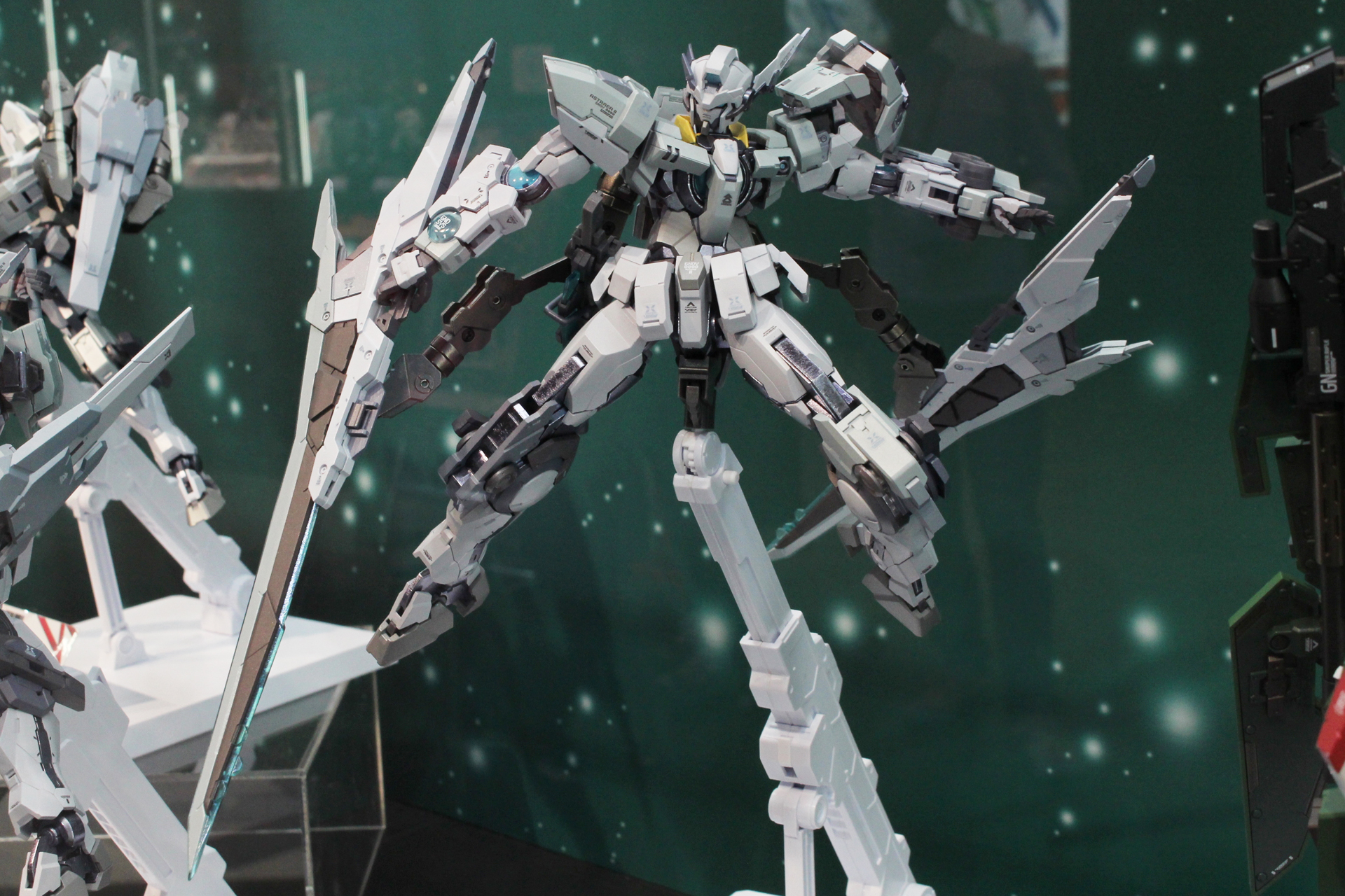 プロトザンユニット装備時のザンアストレアII。こちら双剣モード