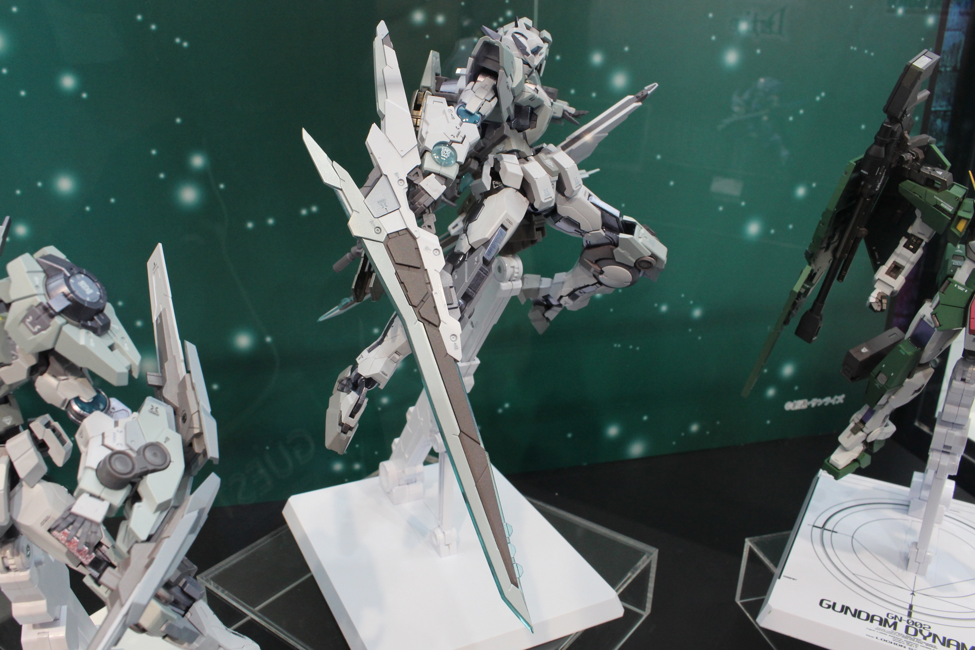 プロトザンユニット装備時のザンアストレアII。こちら双剣モード