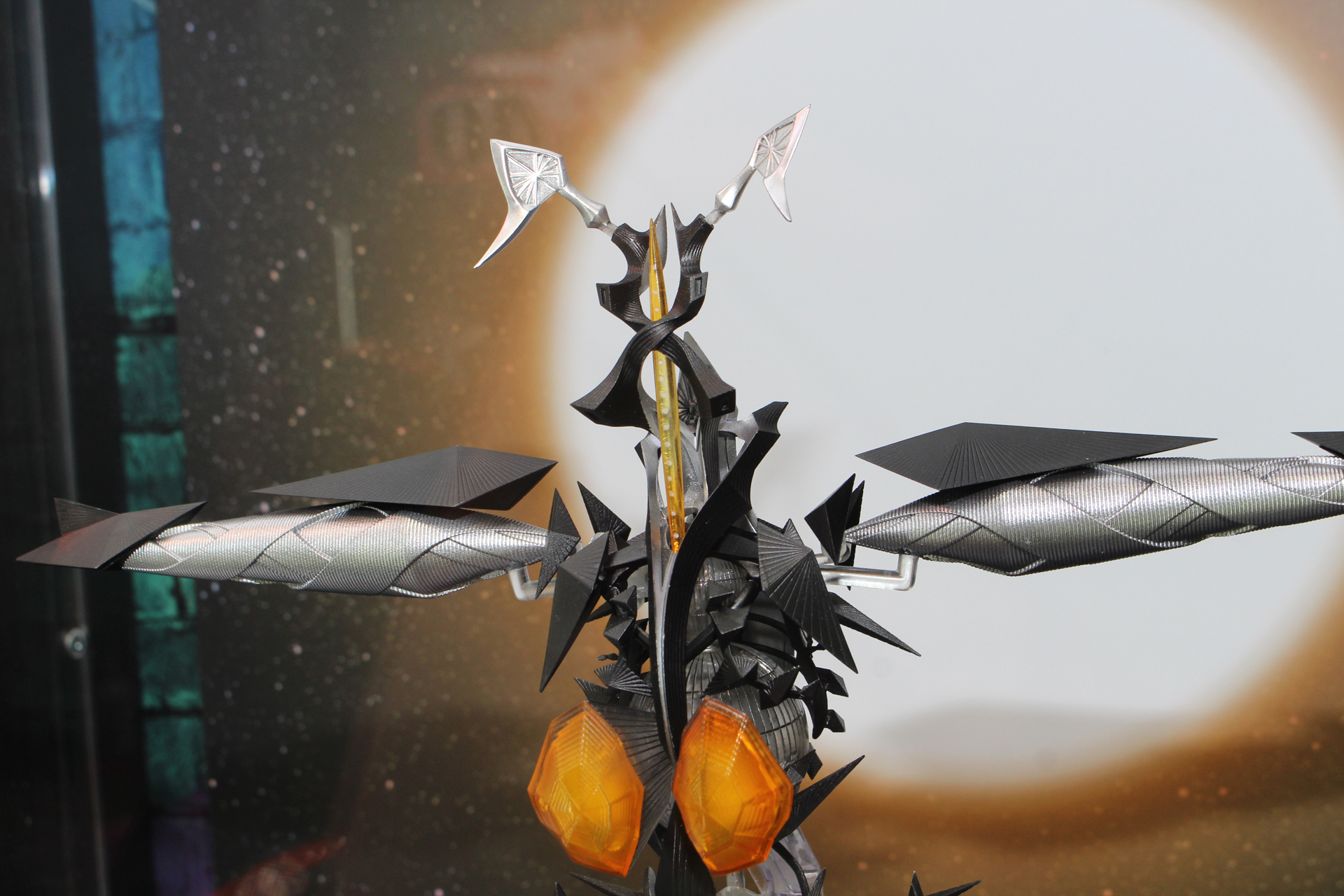 要所にクリアパーツを採用。劇中の姿を忠実に再現している