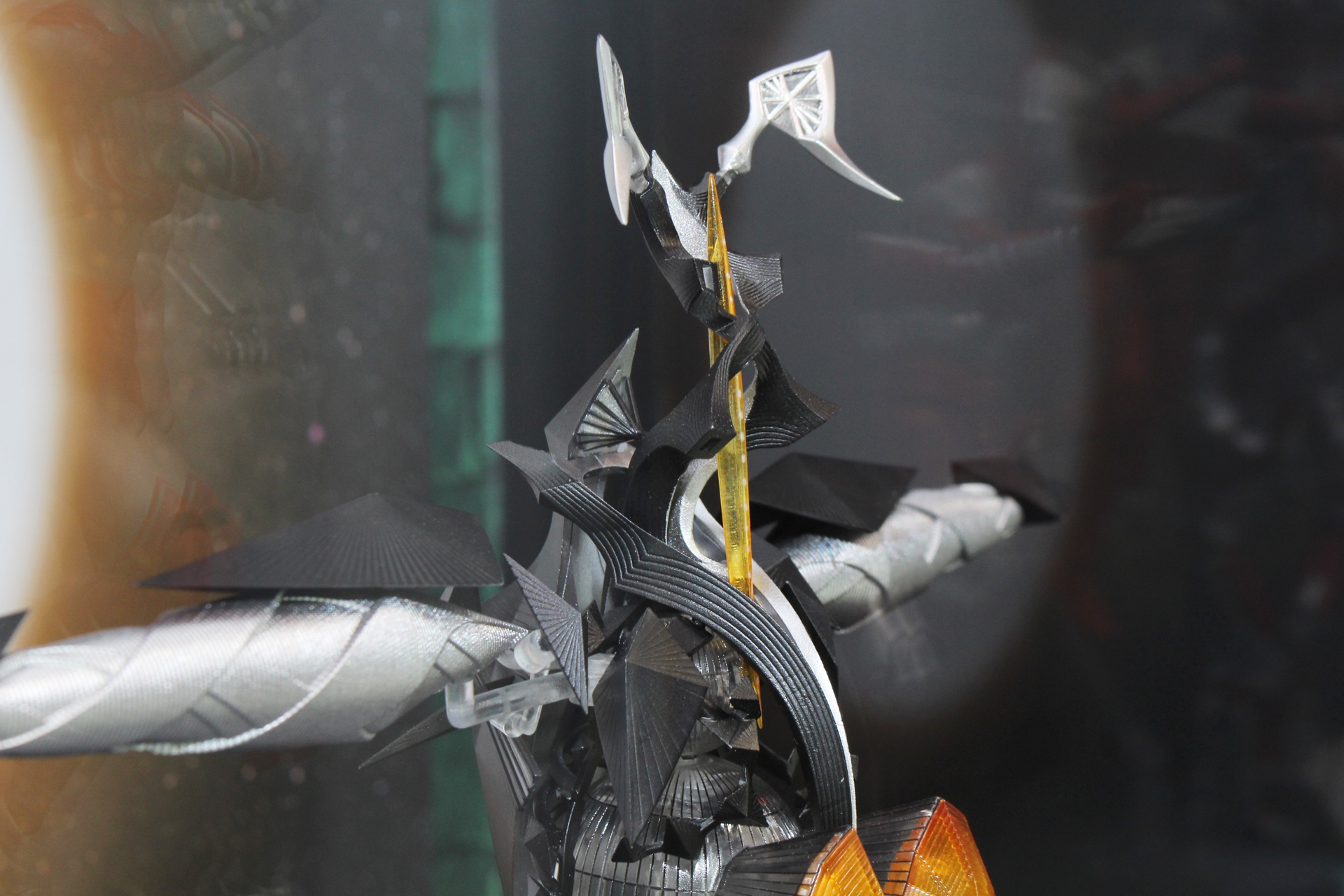 全身の形状のみならず、表面の模様も表現している