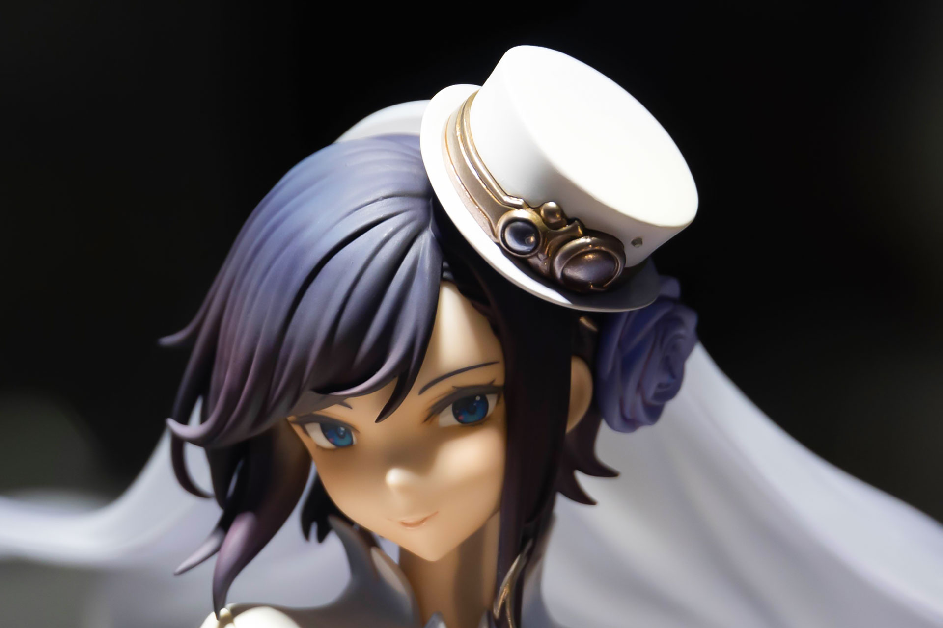 アーク・ロイヤルの頭には、小さめの帽子が付けられている