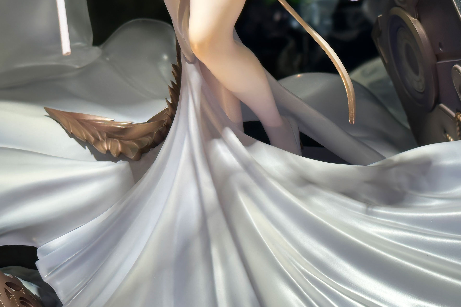 足元に広がるドレスのひらひら感が素晴らしい