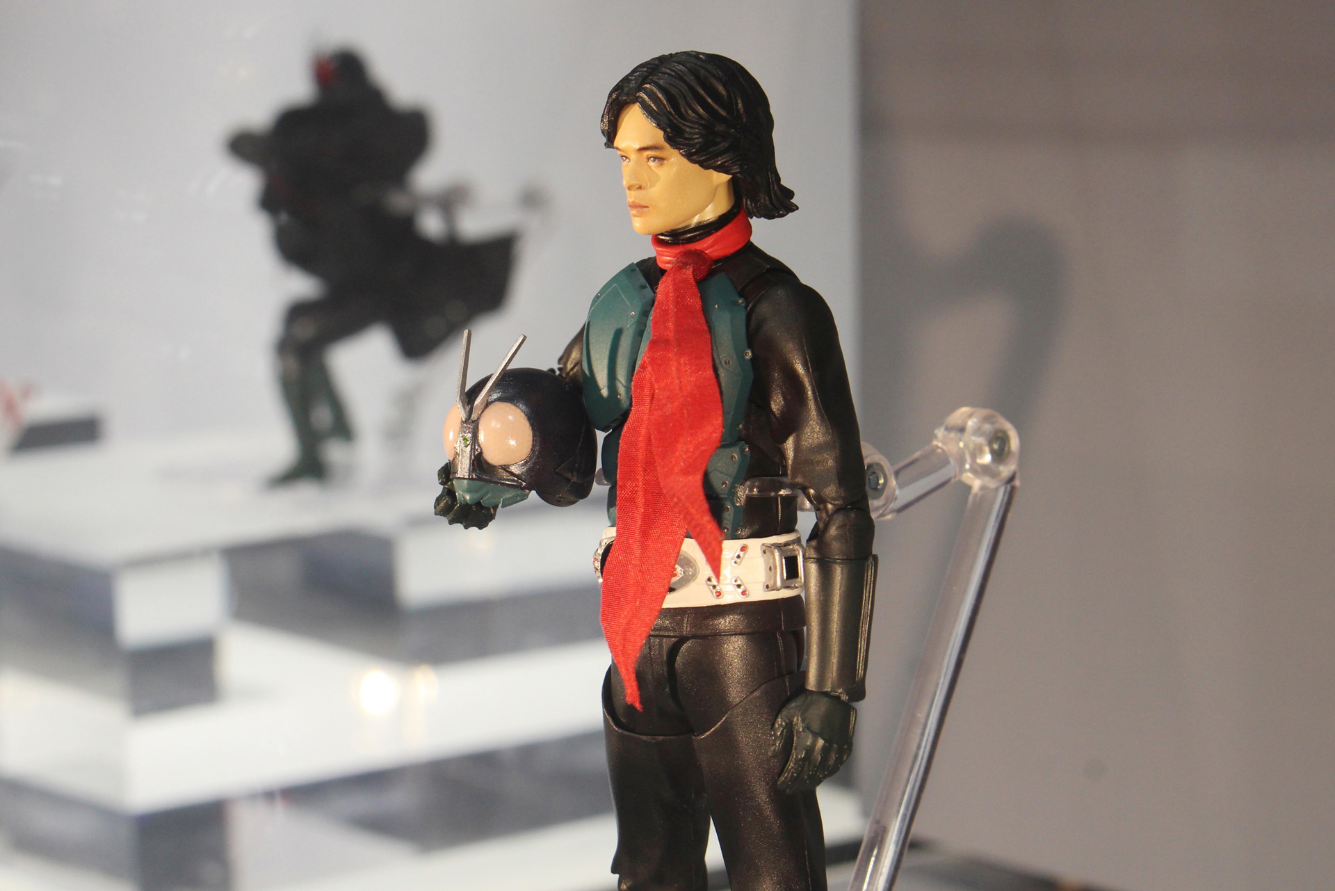 どの角度から見ても本郷猛だ。池松さんのファンも注目