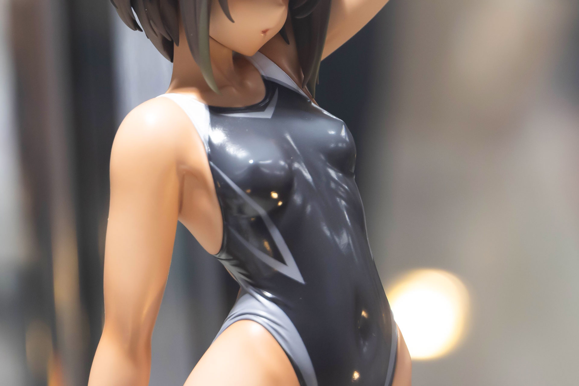 少し角度を変えてみると、ボディラインがよく分かるレベルだ