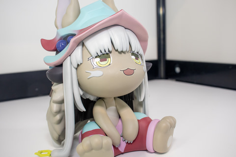 メイドインアビス」より“んなぁ〜”となってるナナチのソフビフィギュア