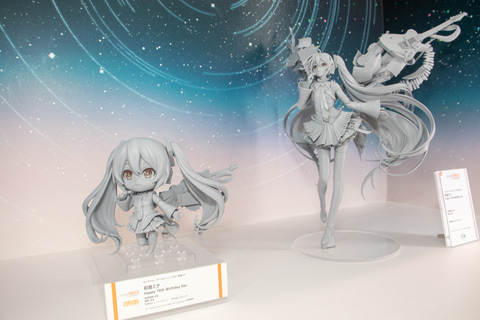 初音ミク　rella 初音ミク」16周年スケールフィギュア＆ねんどろいど公開！ Rella氏の