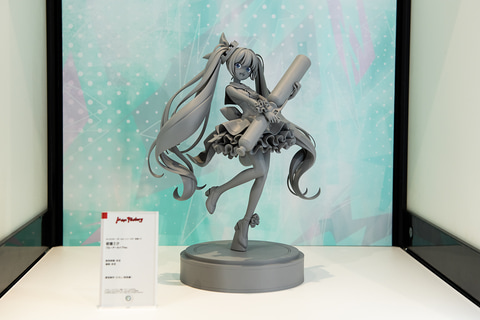 初音ミクが「ブルーアーカイブ」コラボ衣装やレースクイーンなど