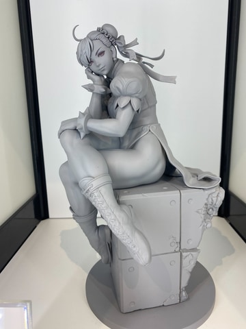 ストリートファイター」、春麗お薬手帳イラスト再現フィギュア展示