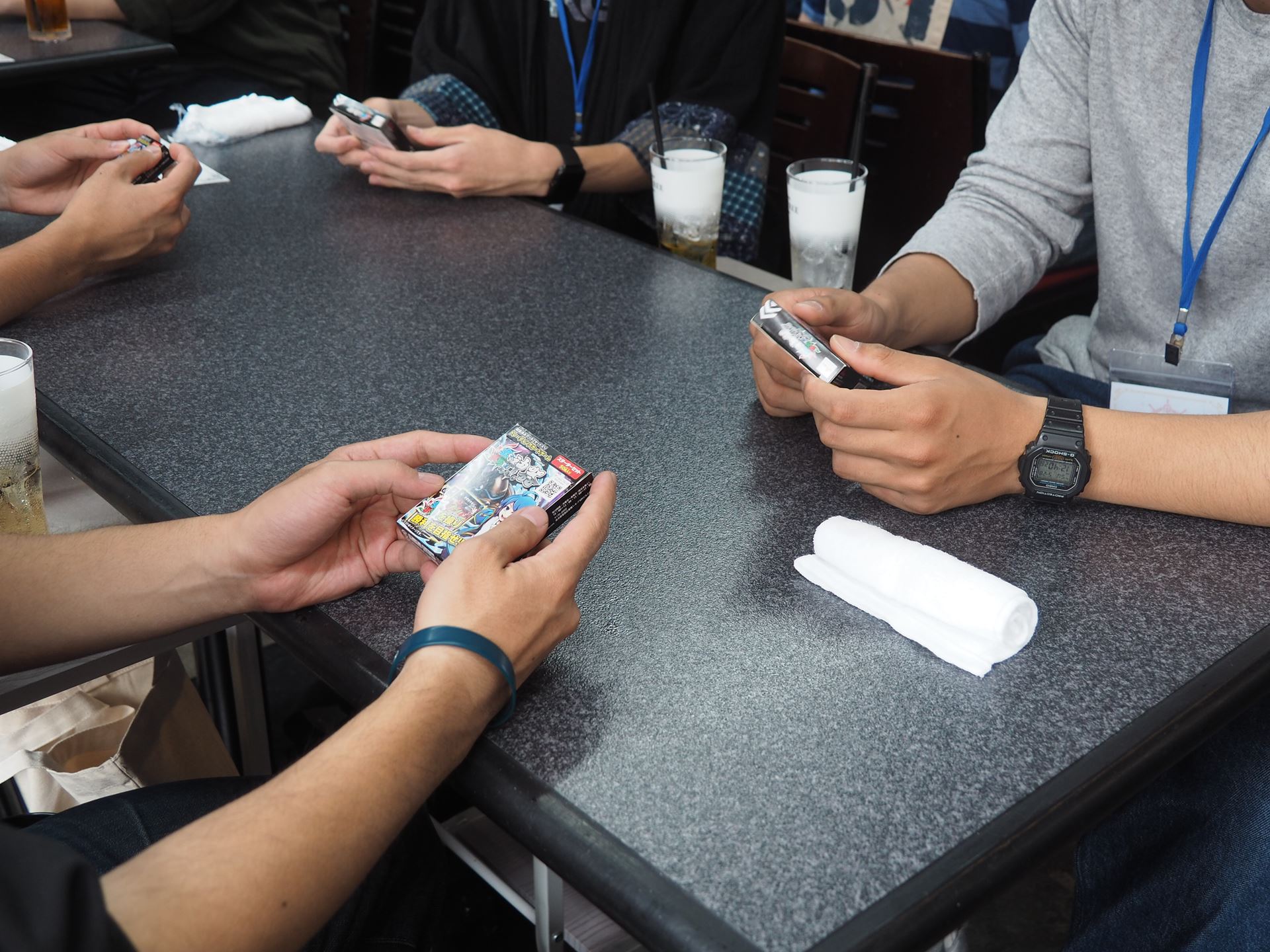 参加者にスターターセットの箱が配られた