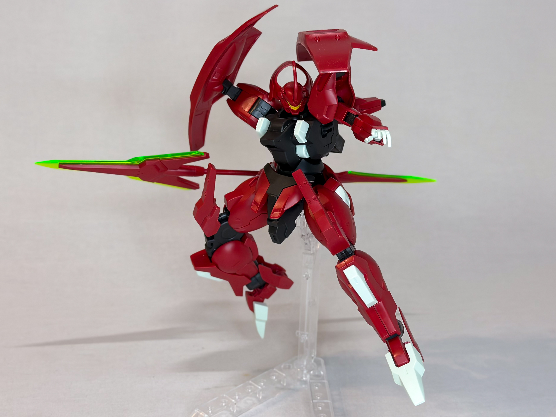 仮組を行なったダリルバルデ。本キットには台座が付属することも嬉しい点です。