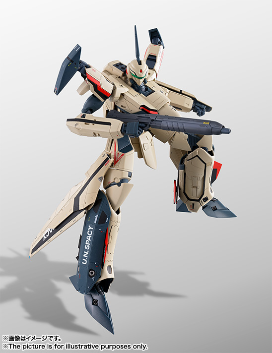 画像はBANDAI SPIRITSの「DX超合金 YF-19 フルセットパック」。本商品は3形態の変形を考えて各部が調整されている。腕はかなりマッシブだ