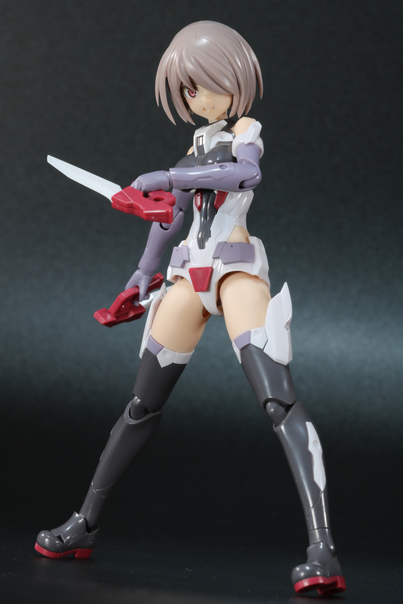 武器を持たせれば勇ましく戦う様子も作れる