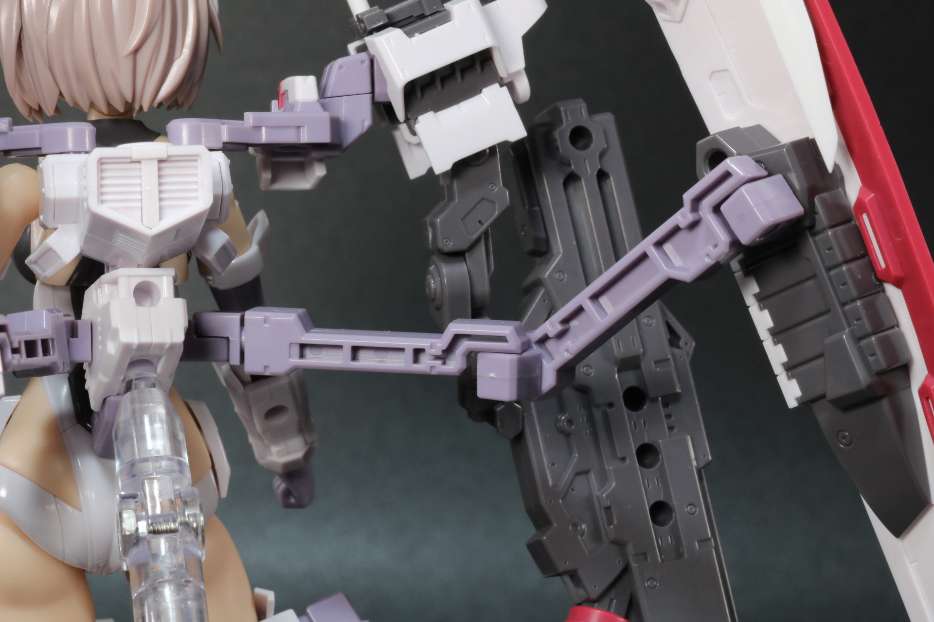アームパーツは3カ所の可動を持ち、腕のようにフレキシブルに可動