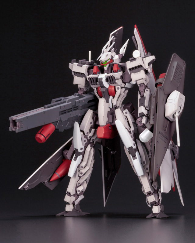 「フレームアームズ 金剛」（左）、「フレームアームズ 出雲」（右）