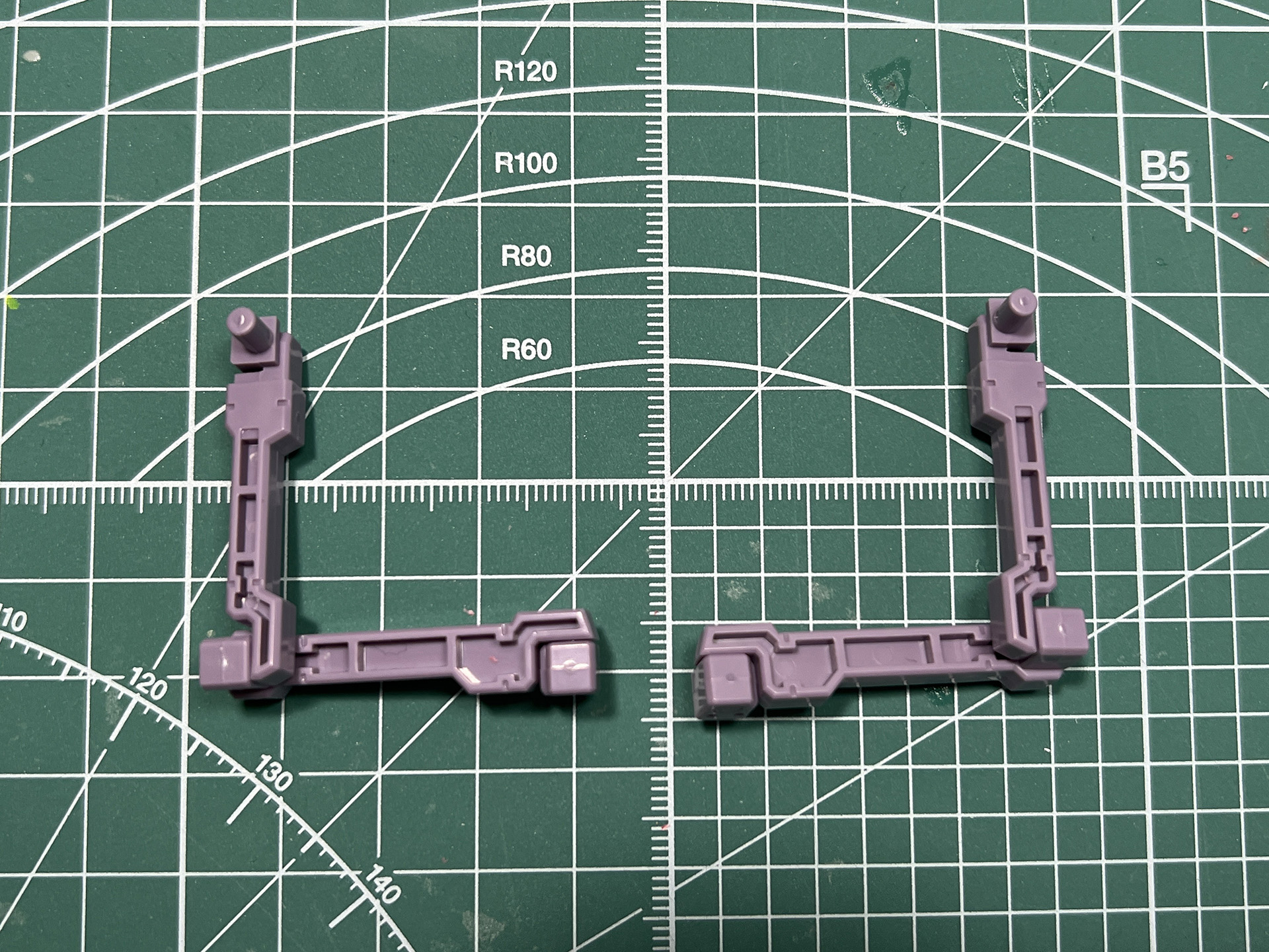 アームパーツはシンプルな構造ながらフレキシブルな可動が期待できる
