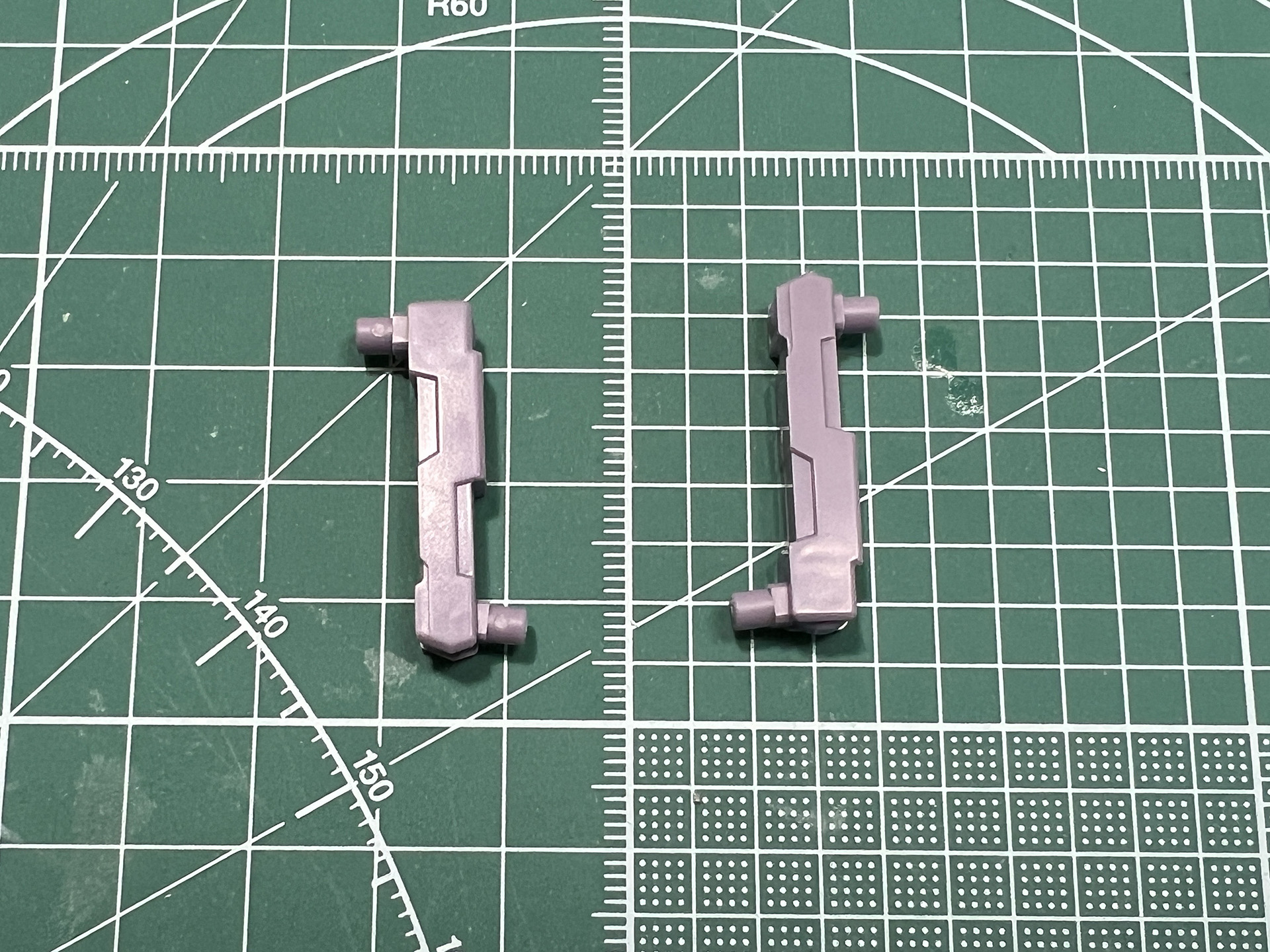 アームパーツは末端部分に軸可動が付いている