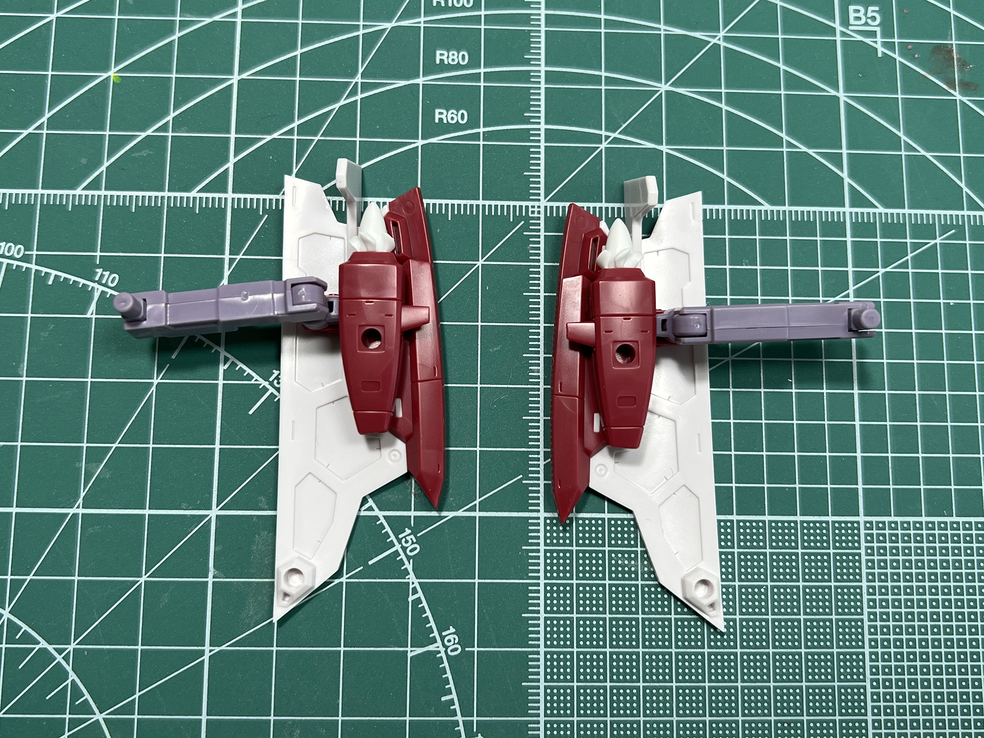 アームパーツ、スクリューユニット、装甲板を合わせる