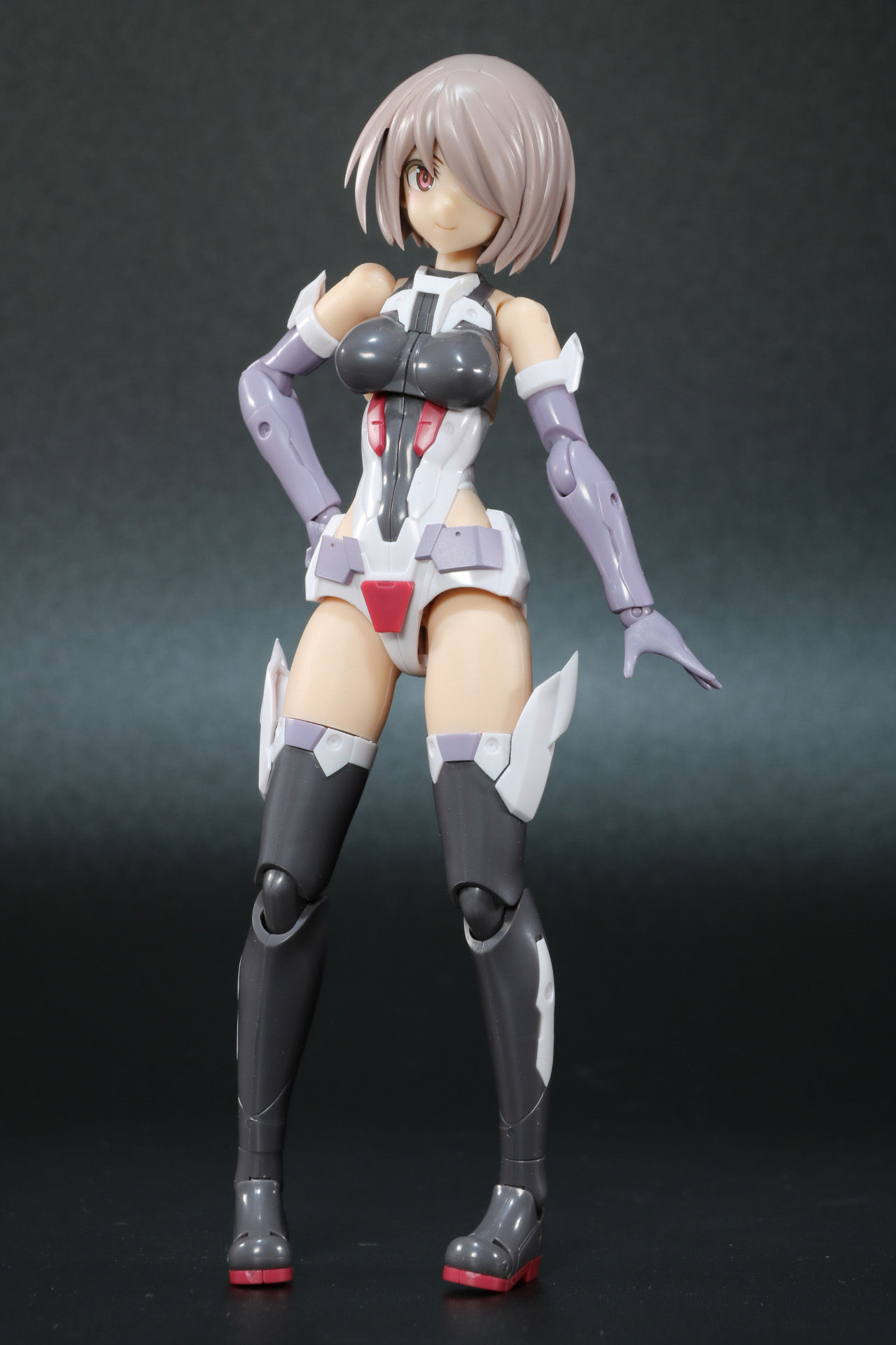 メリハリのあるボディラインに、パーツ分けで色分けもされている