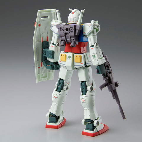 ククルス・ドアンの島」のHGガンプラ「RX-78-02 ガンダム」と「ドアン