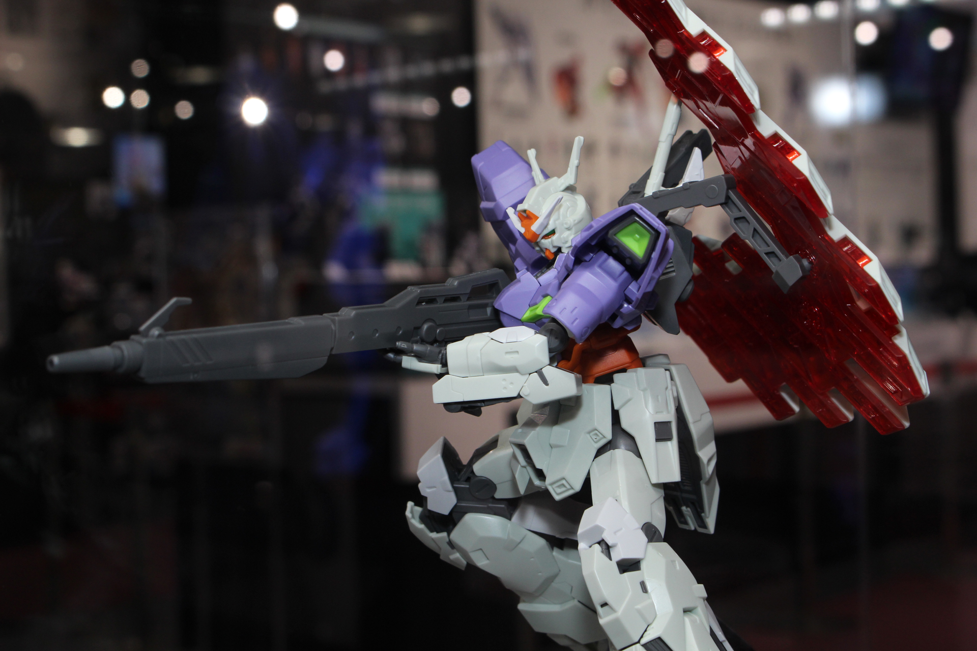 4本のアンテナのある頭部も忠実に再現