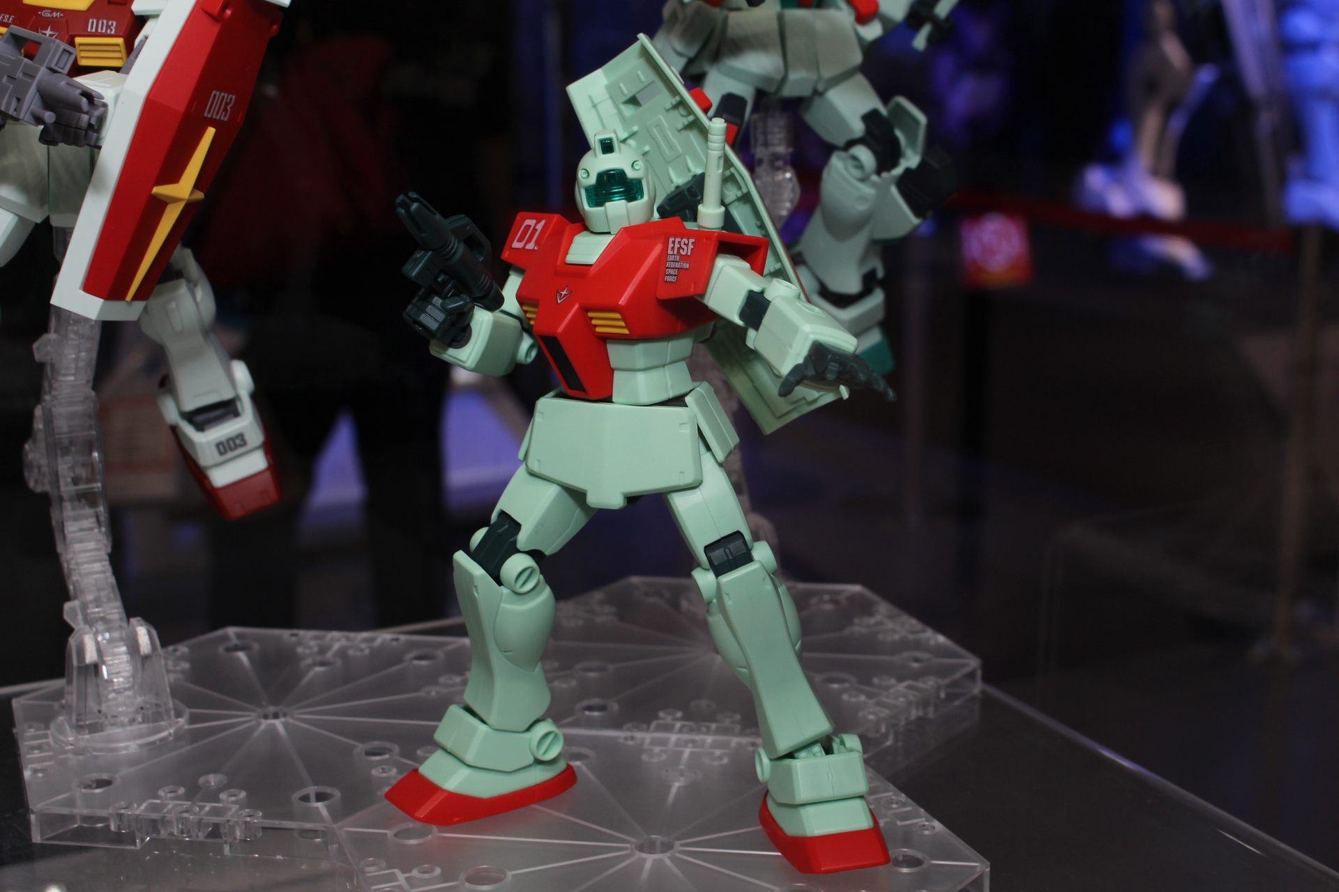 このシンプルさがジムのいいところ。他の2機のキットとは10年の差があり、作ればその進化も楽しめそうだ