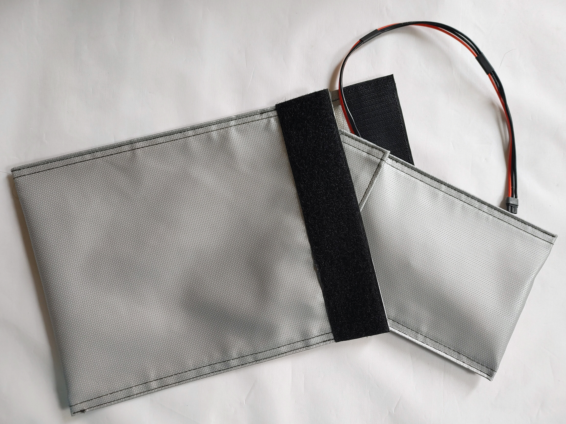 セーフティバッグは小を逆さまに大に入れることで万が一の延焼を防ぐ