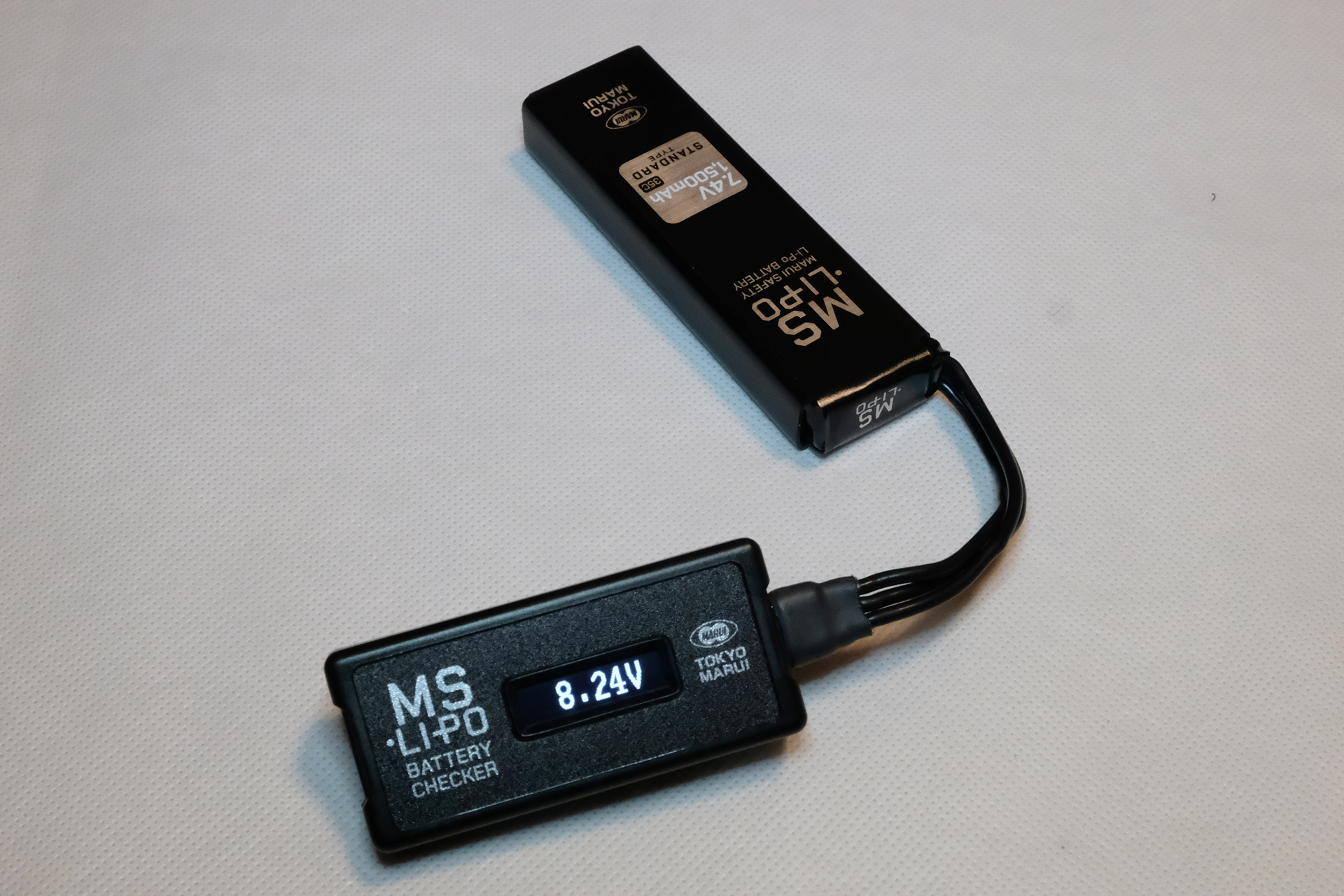 使い終わった時点で8.24V、保管には高過ぎる電圧だ