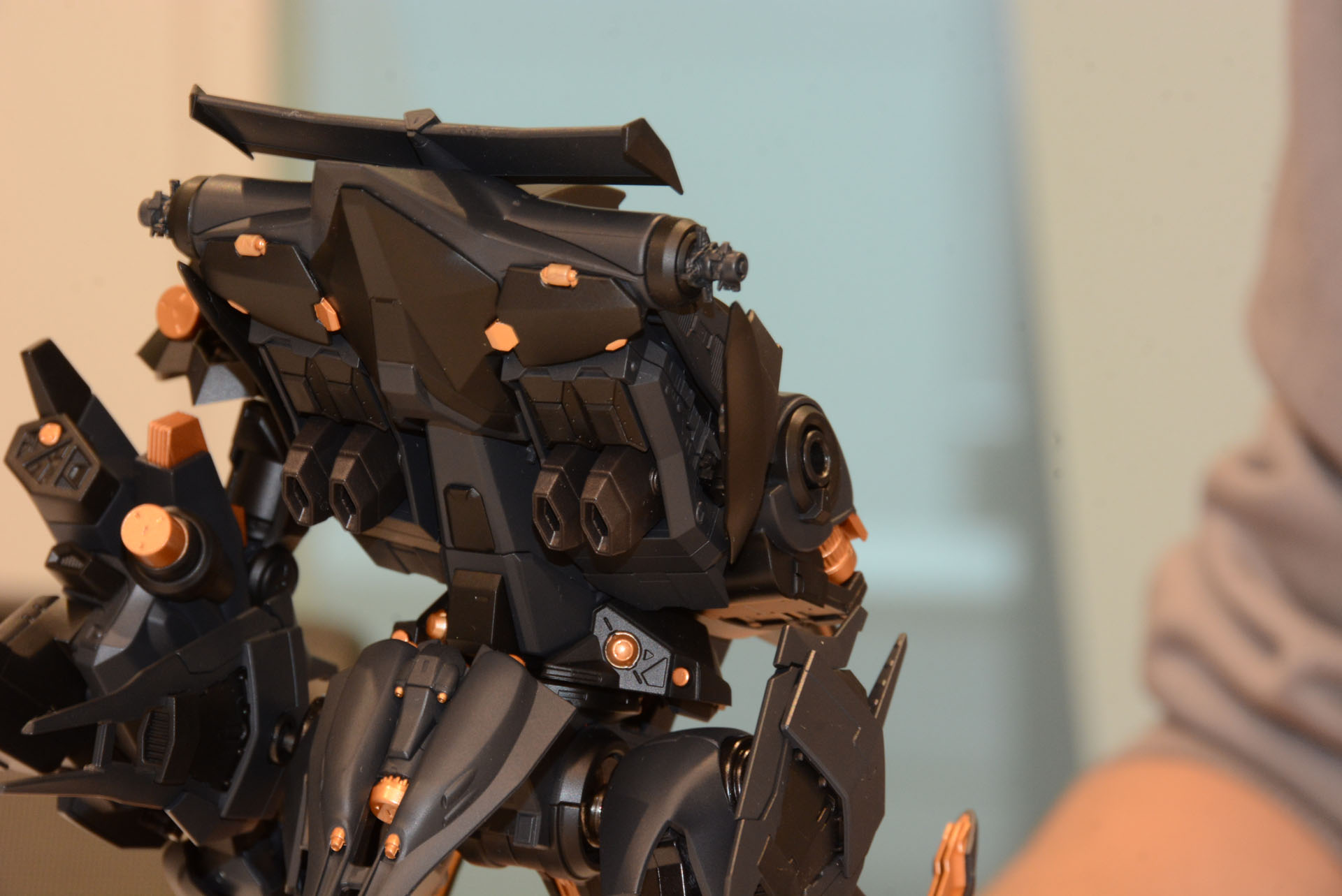 オーバードブーストのギミック。背部のブースタが展開する