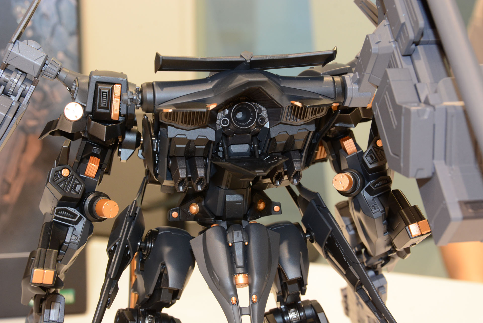 オーバードブーストのギミック。背部のブースタが展開する