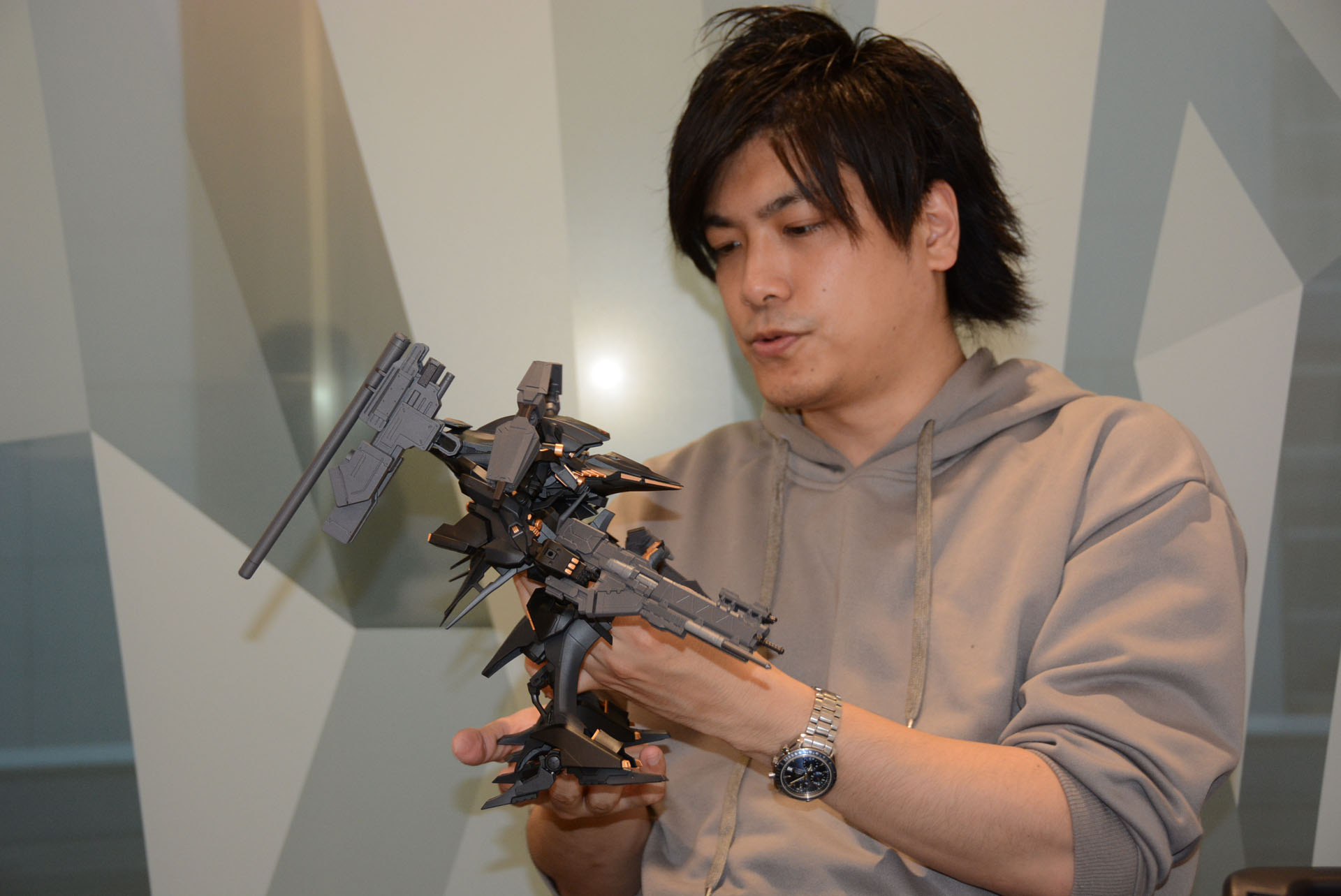 ギミックをいじってると時がたつのを忘れてしまうという。各所には今後の展開を予想させる仕掛けも？