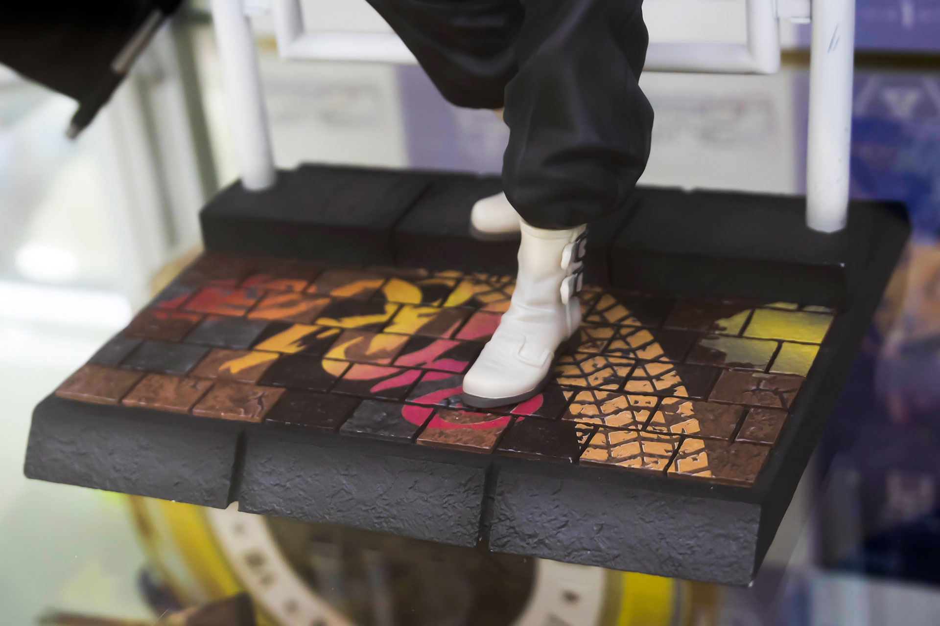 台座部分は、発売中のマイキーと同じようなデザインになっている