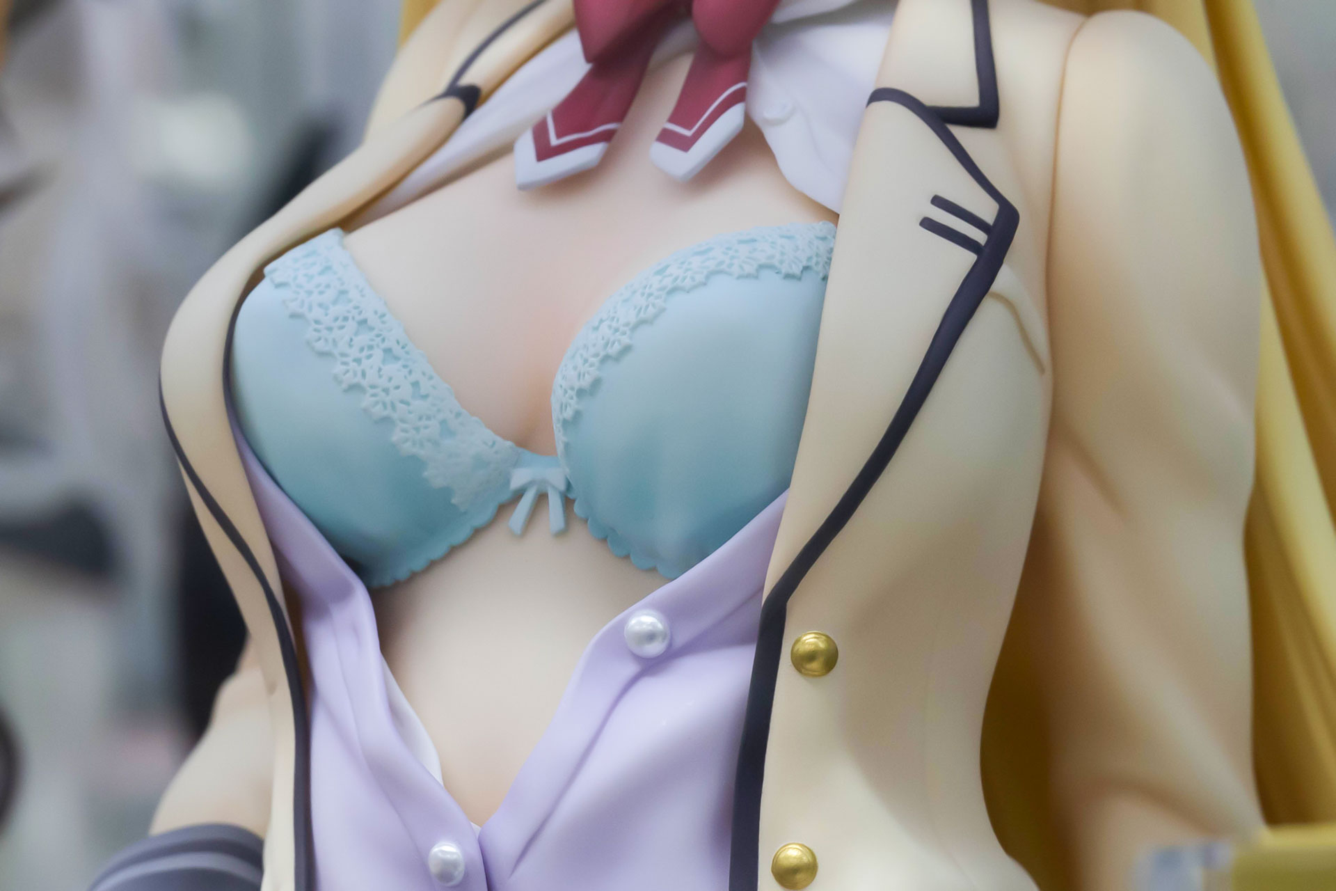 柔らかそうな肌と衣装の質感の違いもよく出ている