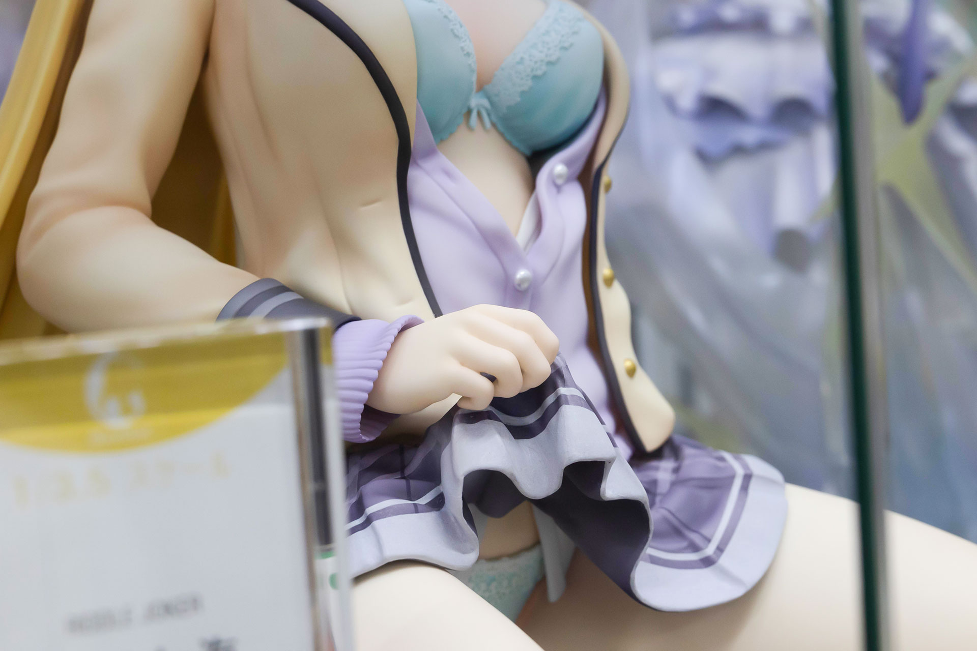 このチラリズムがなんともそそられる