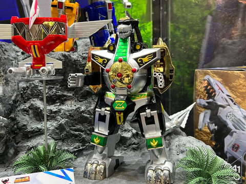 恐竜戦隊ジュウレンジャー」より合体ロボ「獣帝大獣神」の超合金