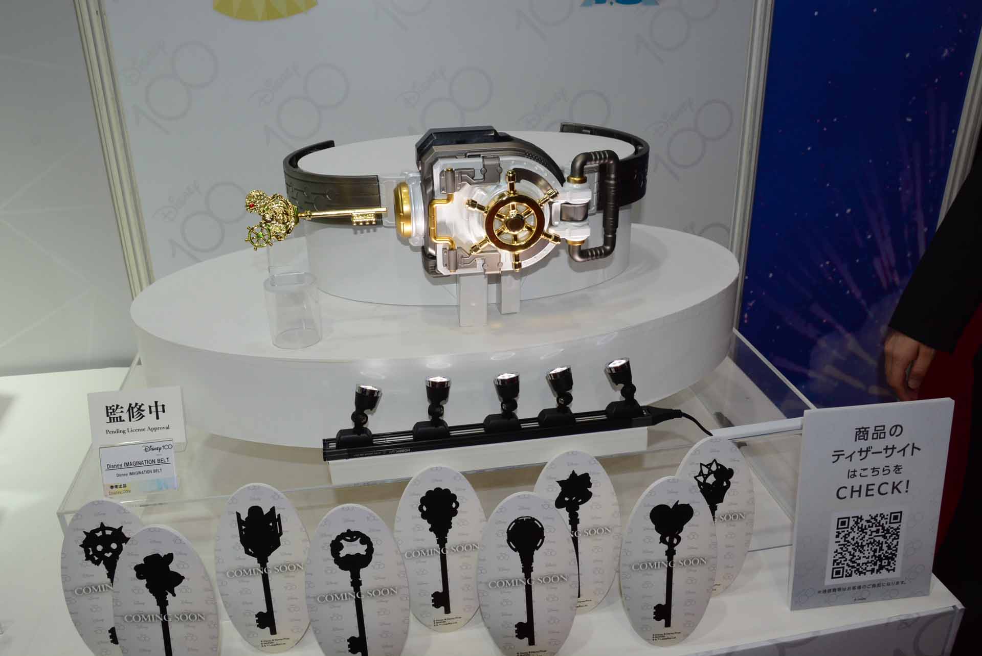 「Disney IMAGINATION BELT」はこのアイテムが出てくる作品などはないが、バンダイのノウハウを活かし、キャラクターに変身できるかのような演出を盛り込むという。オリジナルの変身ポーズなどを作ったり、このベルトに合わせた衣装を考えてみるのも楽しそうだ