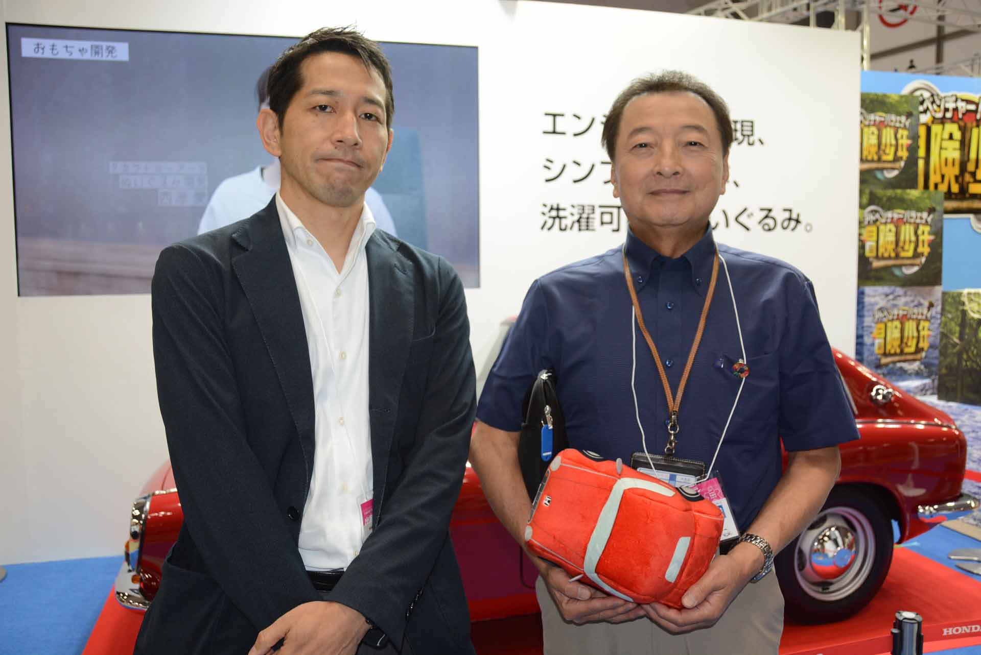 本商品の開発者であるホンダコーポレート戦略本部の登那木直氏(左)と、タカラトミーアーツの事業統括本部の神田修一氏(右)