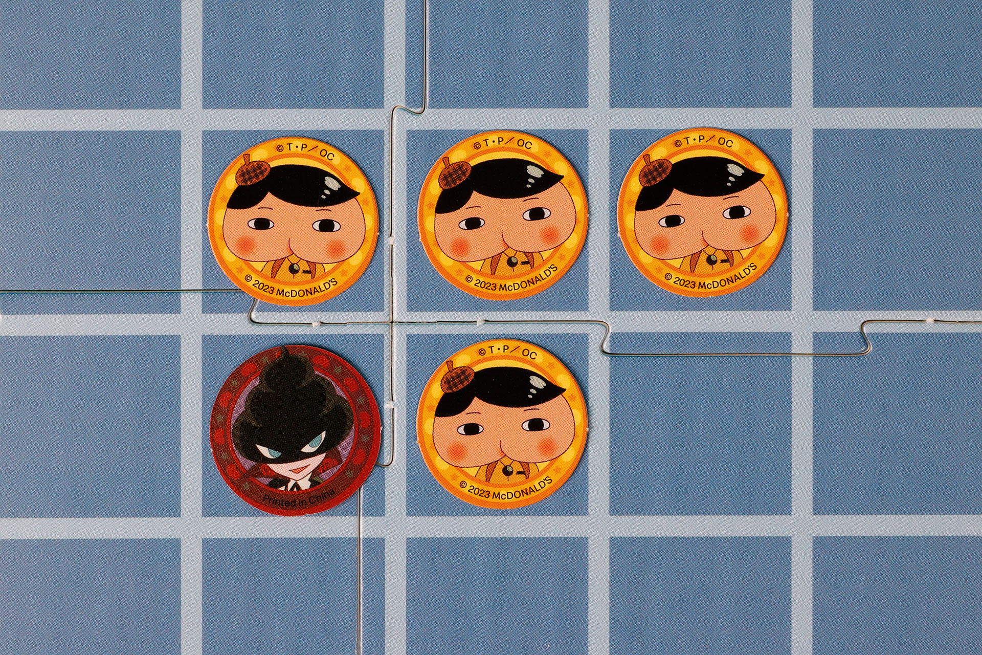 自分のゲームピースを相手のゲームピースを挟むように置いていこう