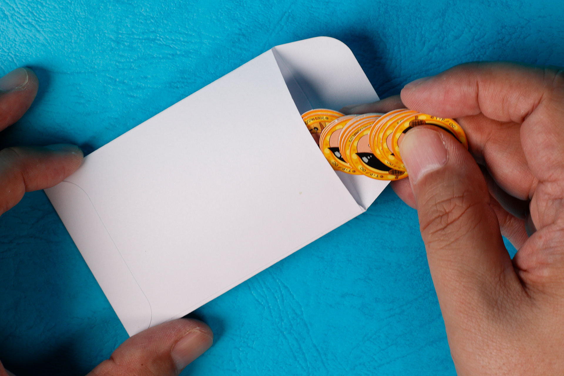 遊び終えた後は、なくさないように付属のケースにしまっておこう