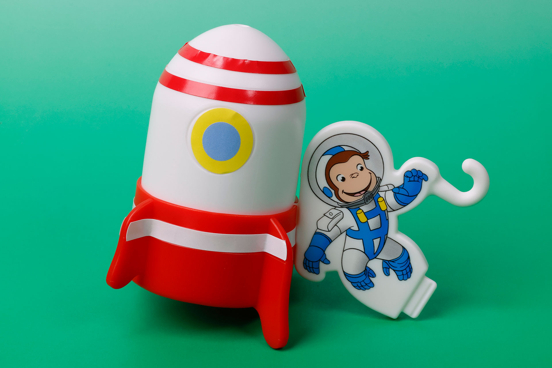 ロケットに宇宙服を着たジョージを取り付けたところ