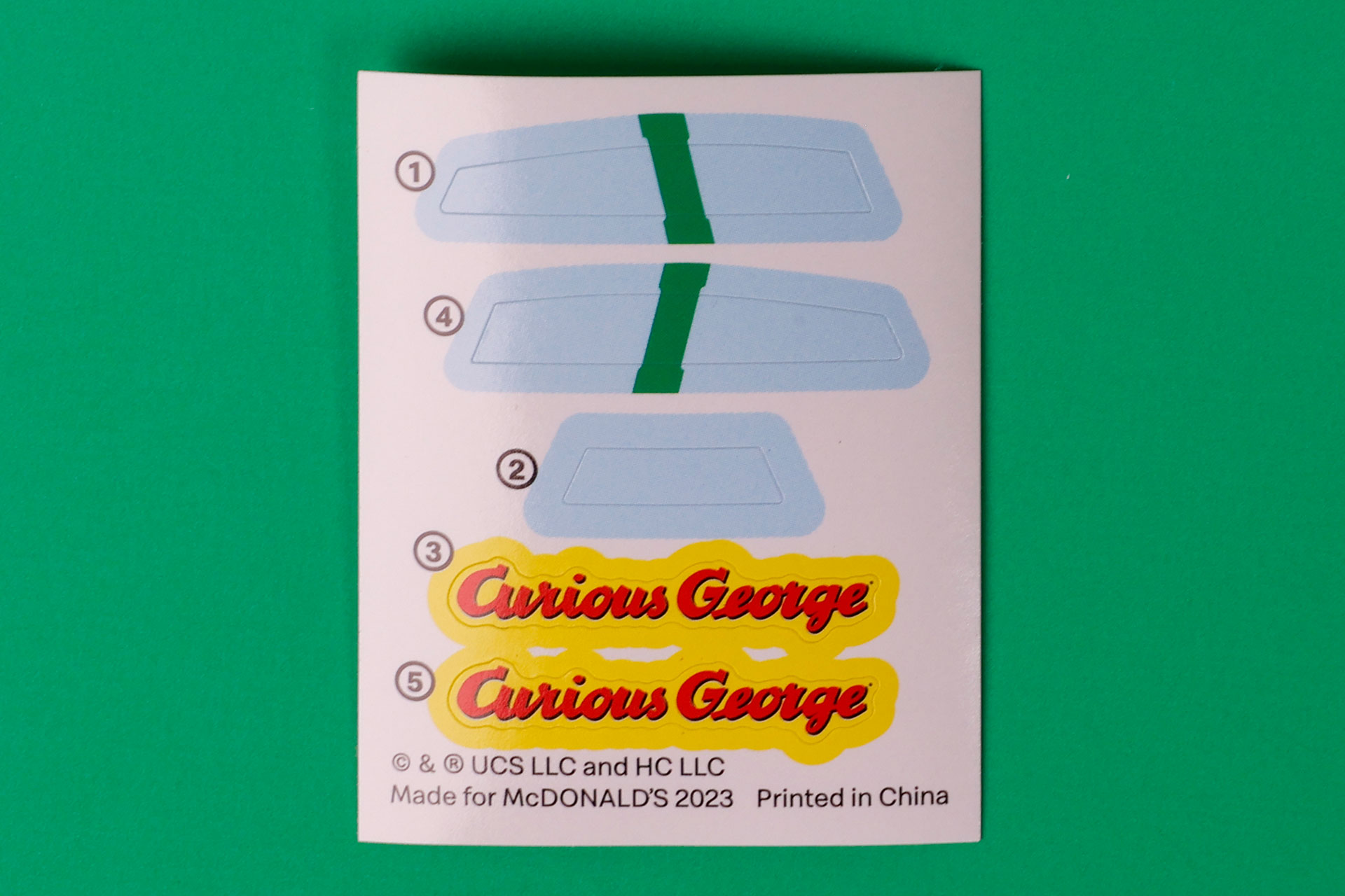 こちらはおもちゃに貼るためのシールだ