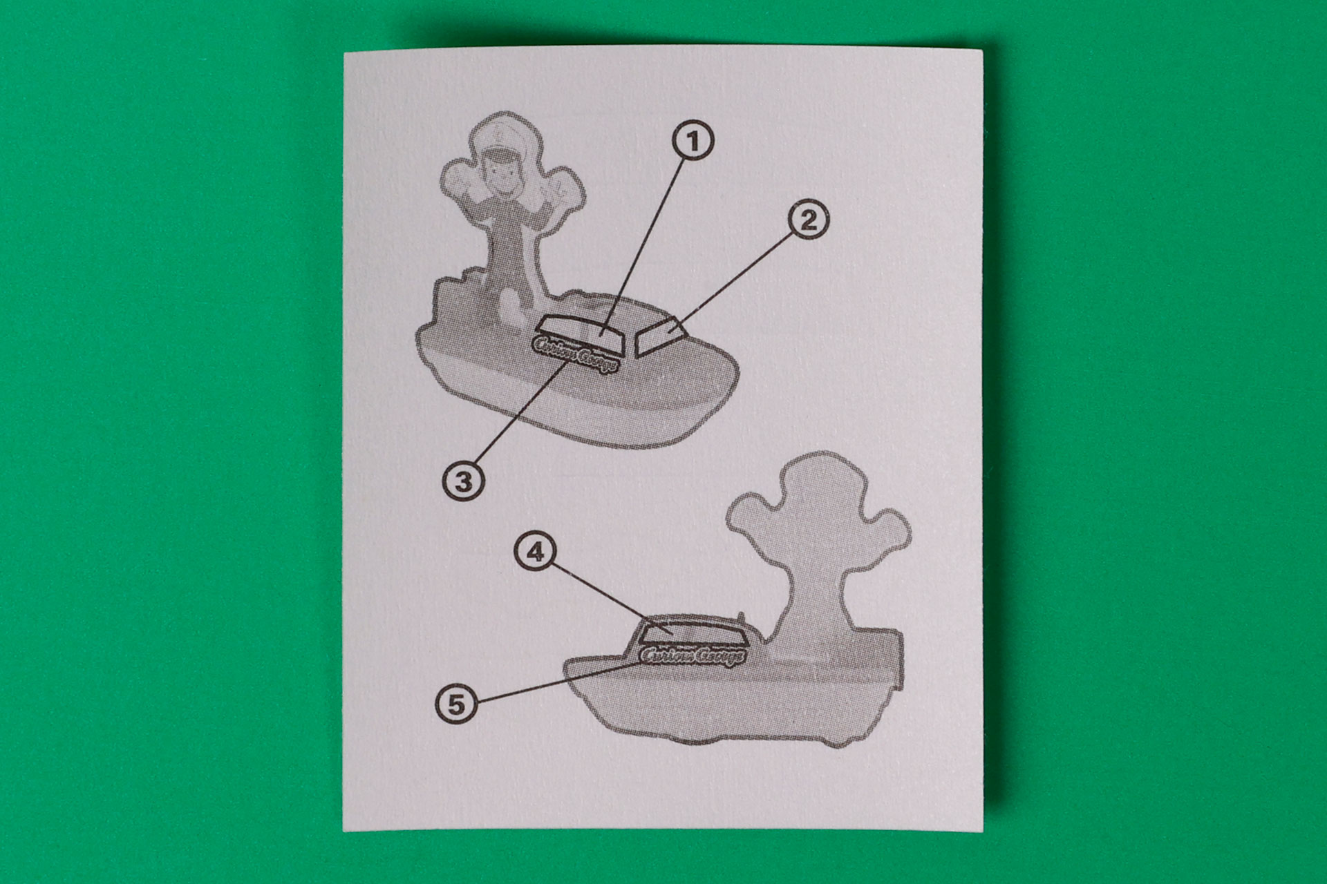 シールの裏面を参考にしながら貼っていこう