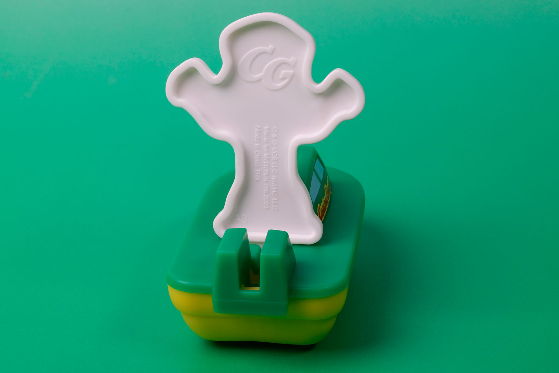 こちらは背面側。ジョージにはロゴやコピーライトが記載されている