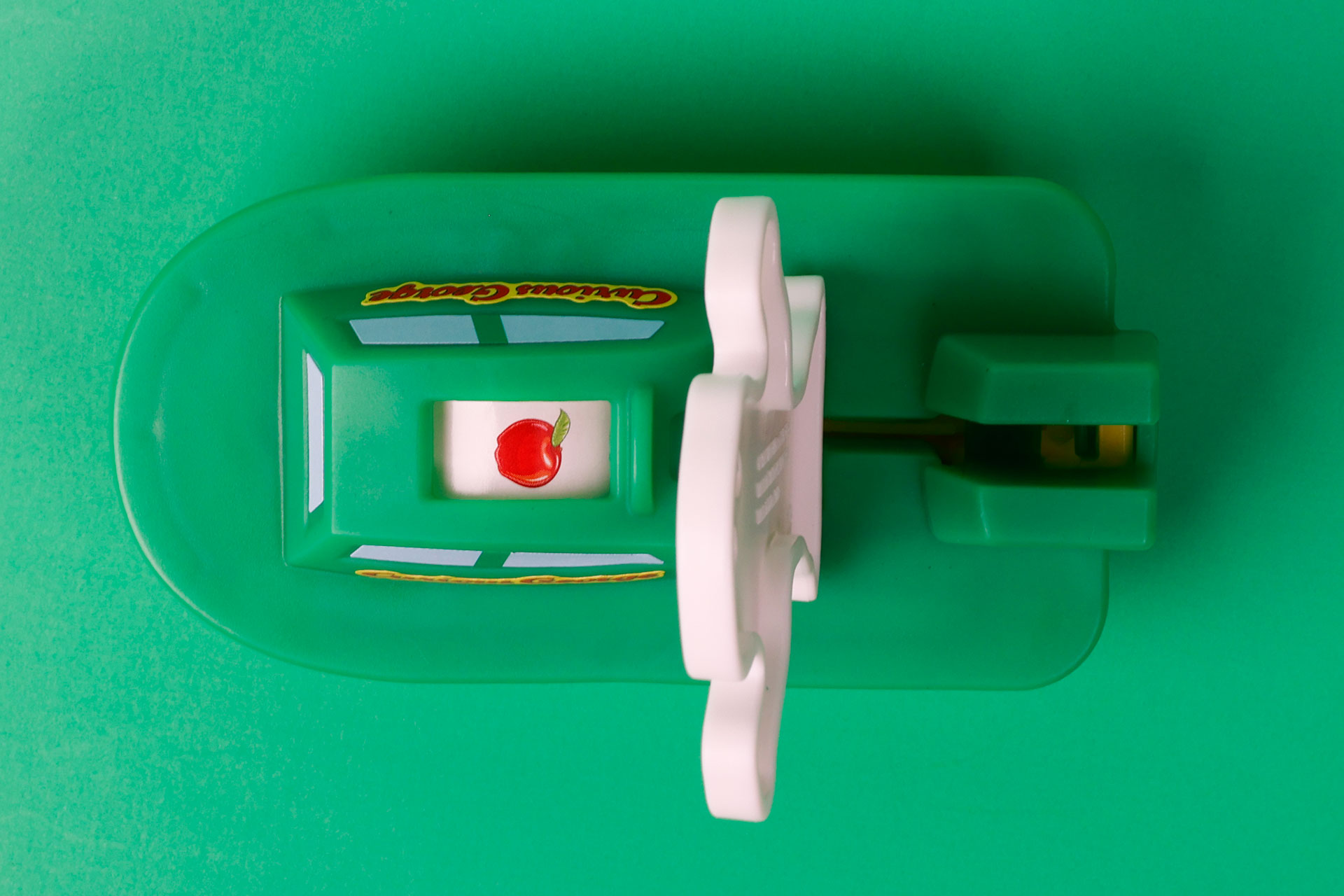 ボートの屋根部分は、動かすことでフルーツの図柄が変わるようなギミックが用意されている