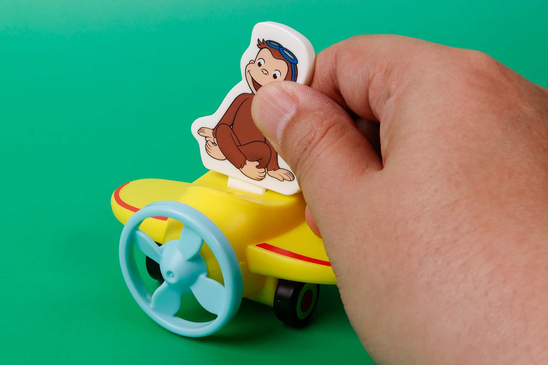 飛行機にジョージを取り付けよう。ちなみに、取り付けられる向きは前方のみだ