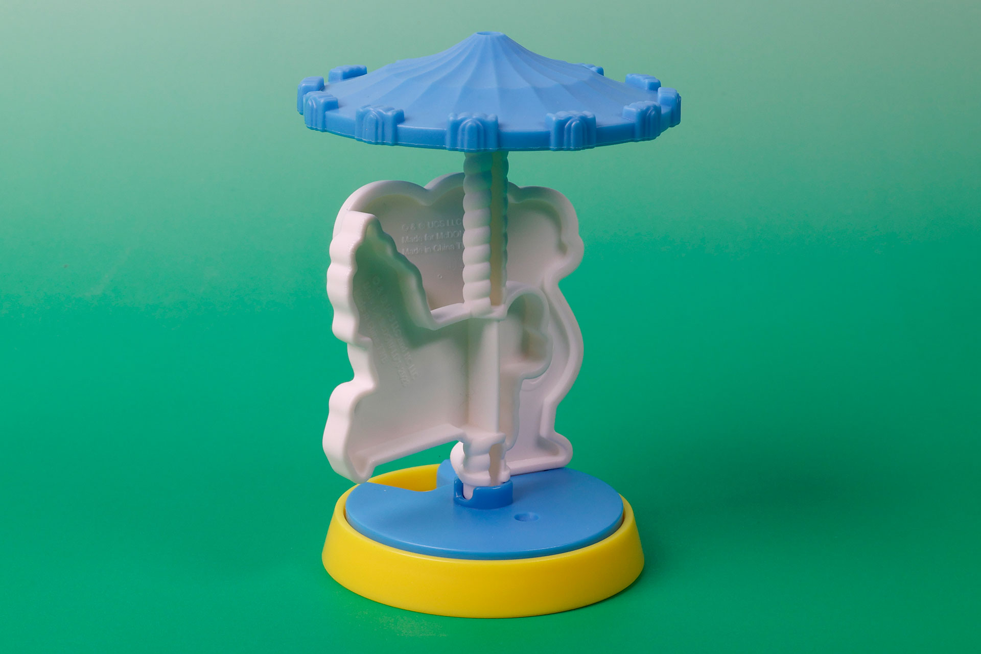 青と黄色を基調のとしたメリーゴーランドのカラーリングもなかなか良い感じだ