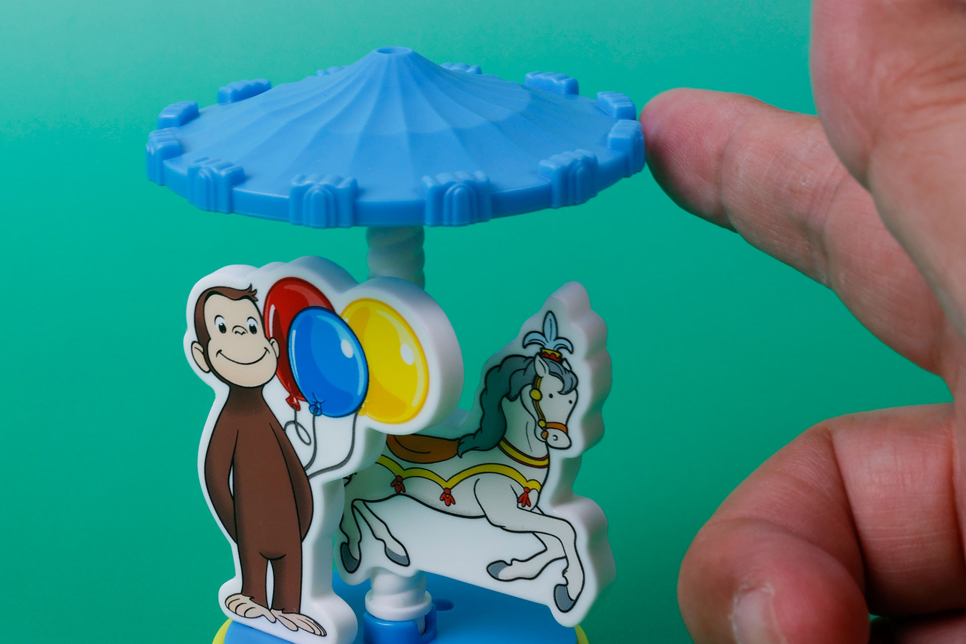 メリーゴーランドは指で回転させることができる