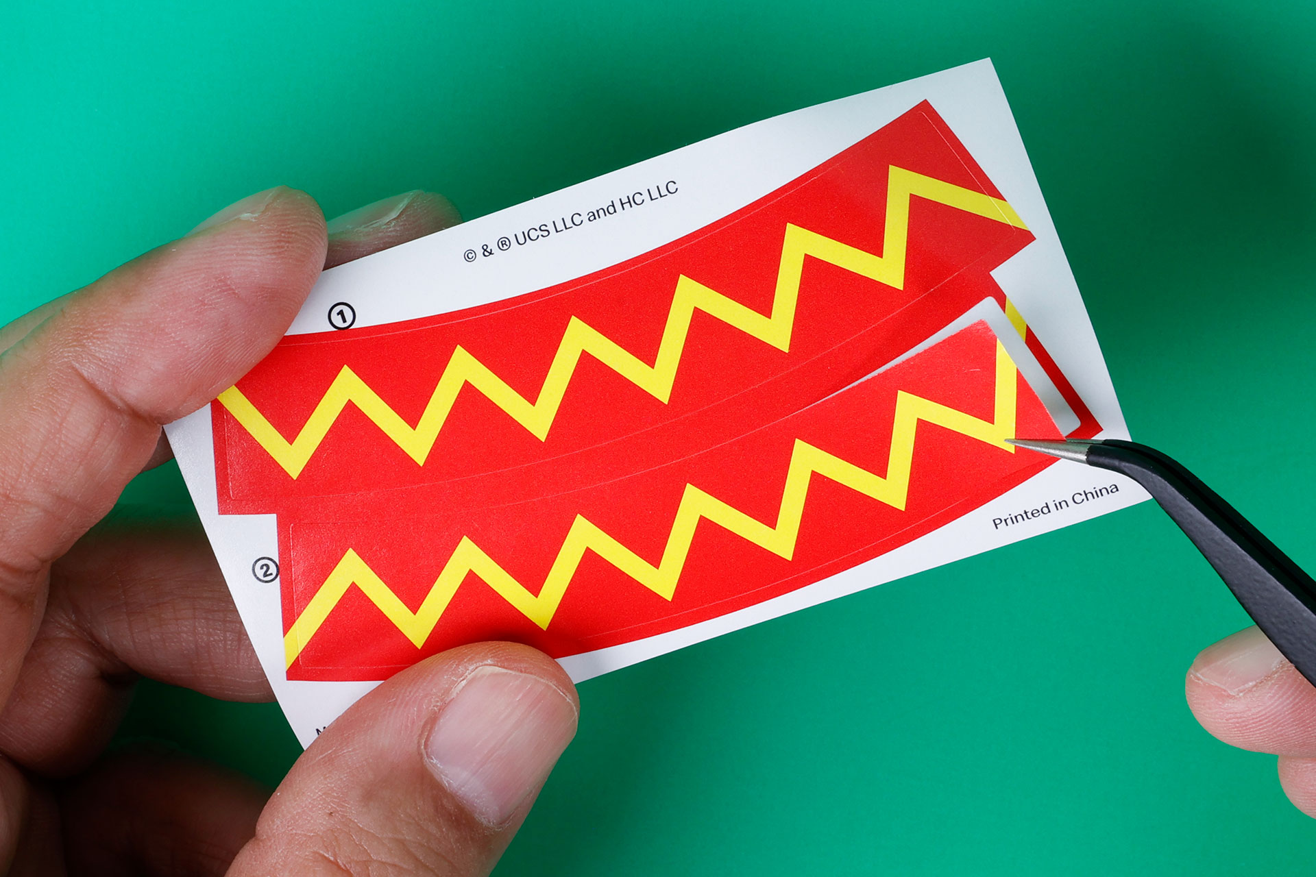 まずは遊ぶ前にシールを貼っておこう