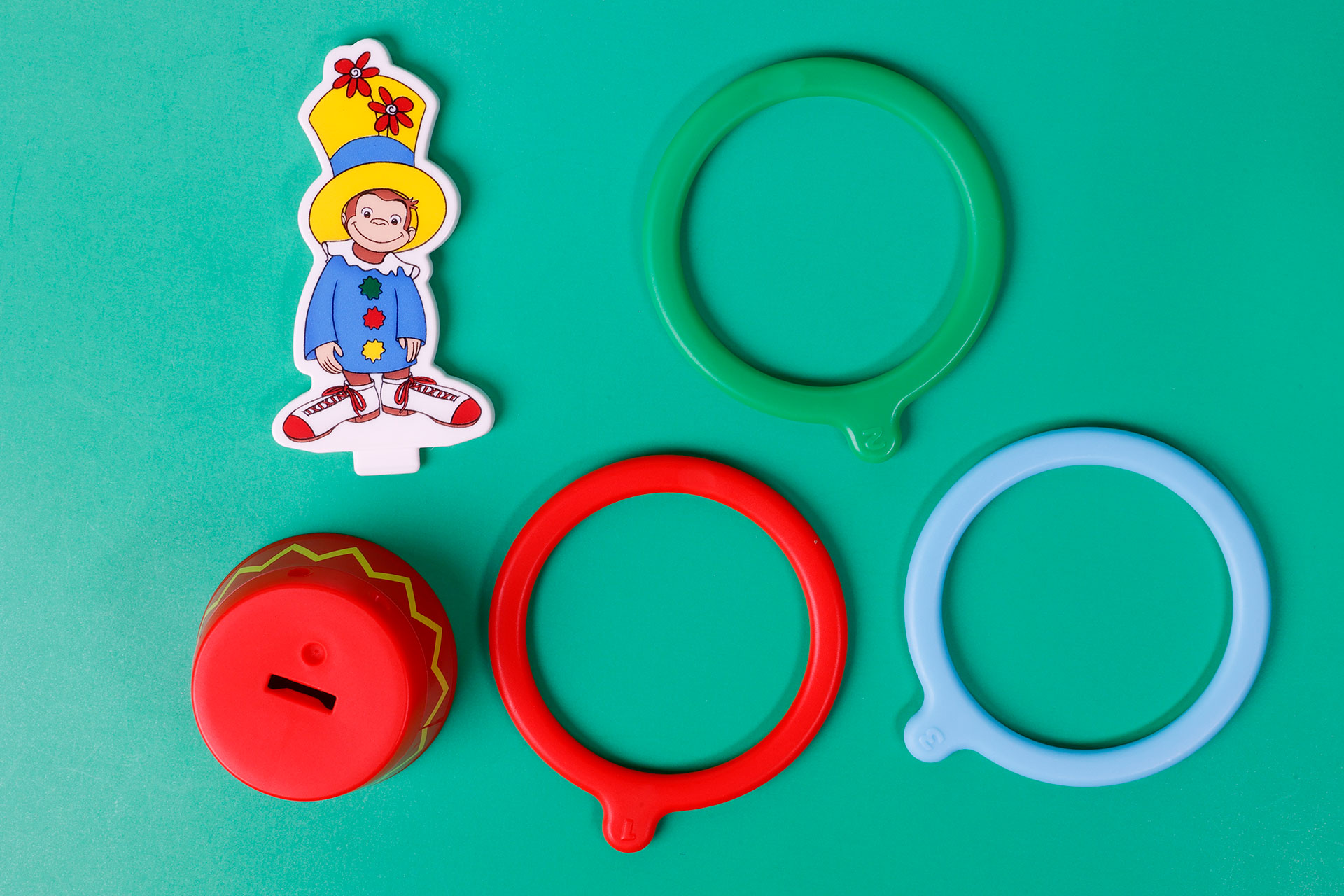 付属しているおもちゃを並べたところ