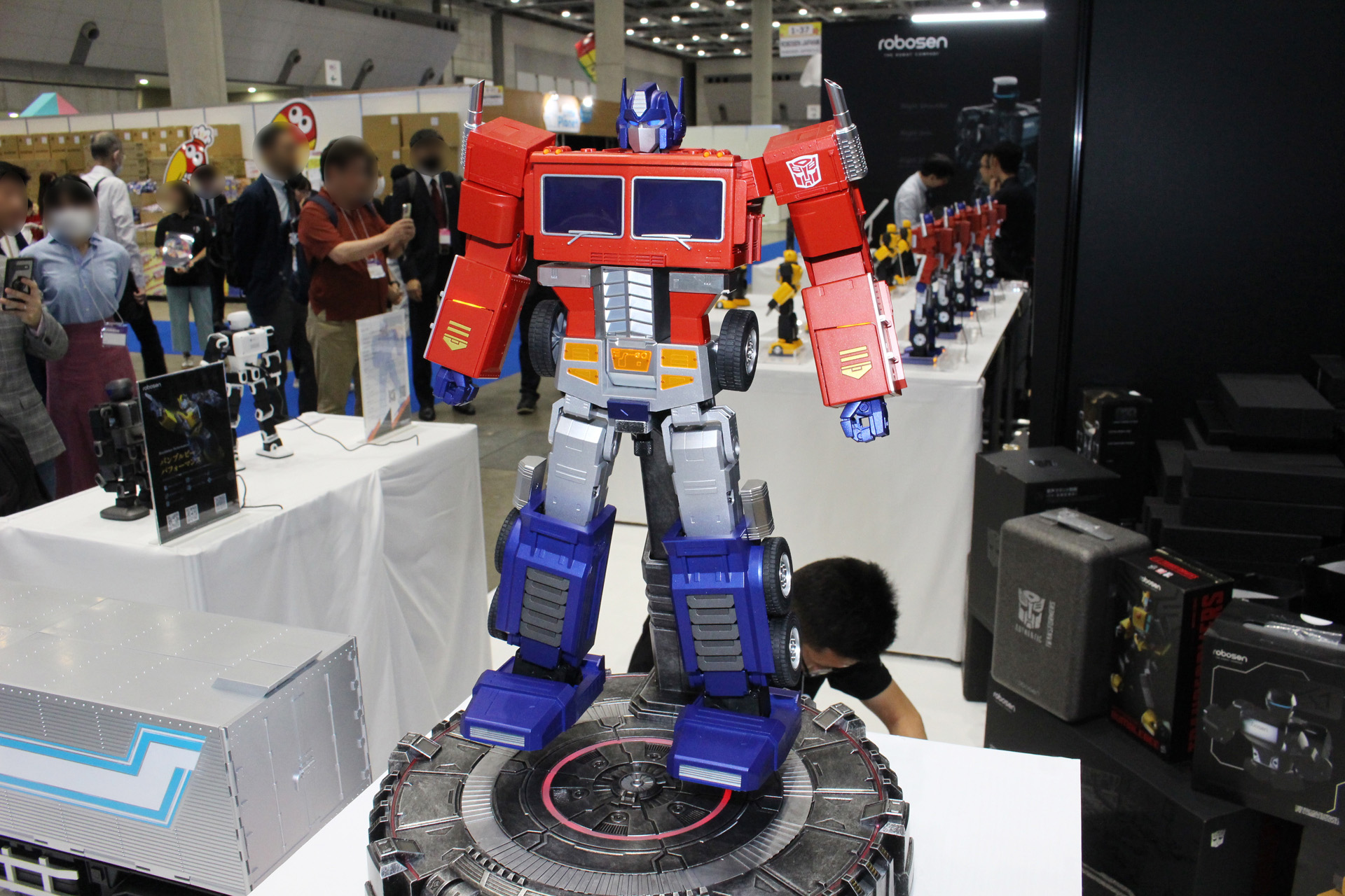 「エリート オプティマスプライム」。機能は変わらないまま、小型化と低価格を実現したモデル。発売中。価格は89,980円（税込）