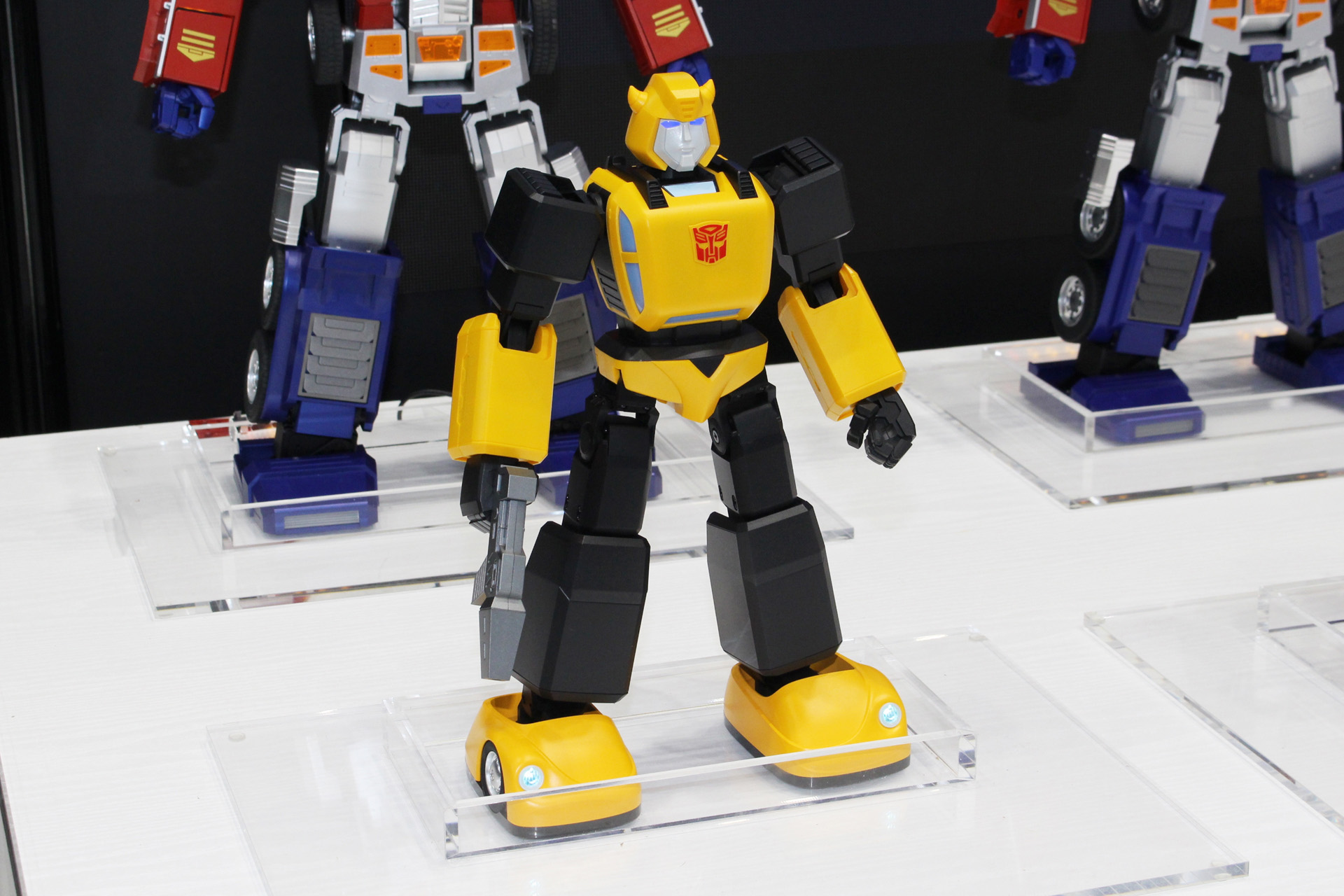 「バンブルビー パフォーマンス」。格好良さと可愛らしさが同居するG1バンブルビーがロボットに。塩谷翼氏のボイスが入るのも嬉しいところ。発売日、価格は未定